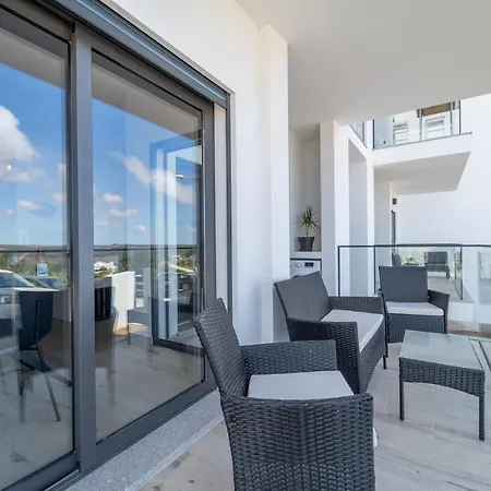 Διαμέρισμα O Macarico - Walking Distance To Monte Clerigo And Amoreira Beaches *