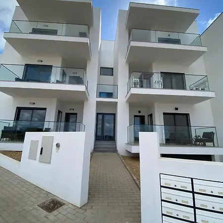 Διαμέρισμα O Macarico - Walking Distance To Monte Clerigo And Amoreira Beaches