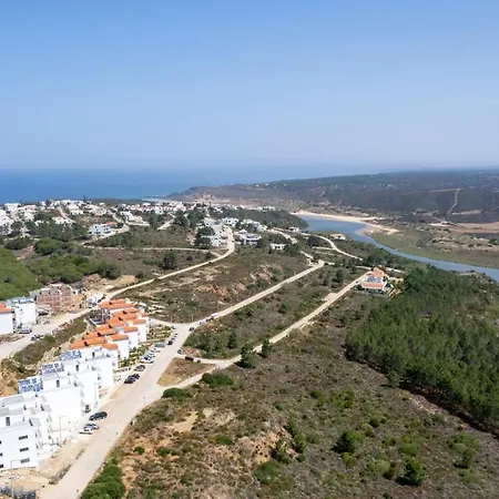 Διαμέρισμα O Macarico - Walking Distance To Monte Clerigo And Amoreira Beaches *