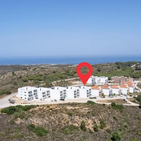 Διαμέρισμα O Macarico - Walking Distance To Monte Clerigo And Amoreira Beaches