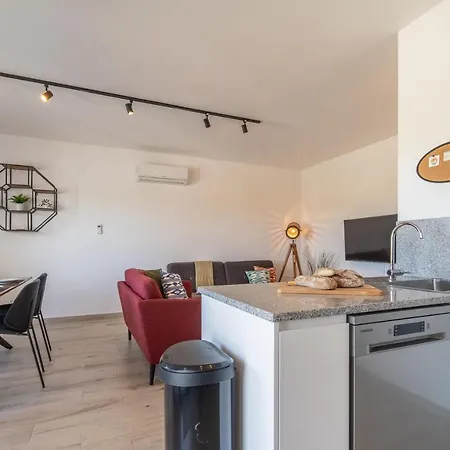 アパート O Macarico - Walking Distance To Monte Clerigo And Amoreira Beaches *