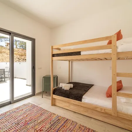 O Macarico - Walking Distance To Monte Clerigo And Amoreira Beaches * アルジェズール
